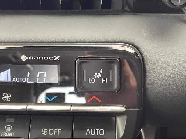 トヨタ ヴォクシー S－G 愛知県 2022(令4)年 2.6万km グリッターブラックガラスフレーク トヨタセーフティセンス/快適利便パッケージ/純正10.5型ディスプレイオーディオナビ/フリップダウンモニター/両側パワースライドドア/レーダークルーズコントロール/シートヒーター/バックカメラ/コーナーセンサー/純正アルミホイール/ETC2.0/LEDヘッドライト/リアオートエアコン/オートマチックハイビーム/ドライブレコーダー/衝突軽減システム/フルセグ/CD DVD/Bluetooth/ステアリングスイッチ/スマートキー/プッシュスタート