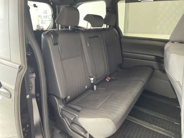 トヨタ ヴォクシー S－G 愛知県 2022(令4)年 2.6万km グリッターブラックガラスフレーク トヨタセーフティセンス/快適利便パッケージ/純正10.5型ディスプレイオーディオナビ/フリップダウンモニター/両側パワースライドドア/レーダークルーズコントロール/シートヒーター/バックカメラ/コーナーセンサー/純正アルミホイール/ETC2.0/LEDヘッドライト/リアオートエアコン/オートマチックハイビーム/ドライブレコーダー/衝突軽減システム/フルセグ/CD DVD/Bluetooth/ステアリングスイッチ/スマートキー/プッシュスタート