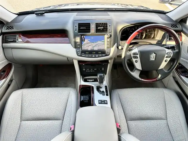 トヨタ クラウン ロイヤル ロイヤルサルーン 島根県 2012(平24)年 9.6万km ダークブルーマイカ 登録時走行距離95594km/取説/保証書/純正HDDナビ/CD/DVD/フルセグ/ビルトインETC/バックカメラ/プッシュスタート/クルーズコントロール/D/Nパワーシート/純正16インチアルミホイール/HIDオートライト/スマートキー/純正フロアマット/禁煙車