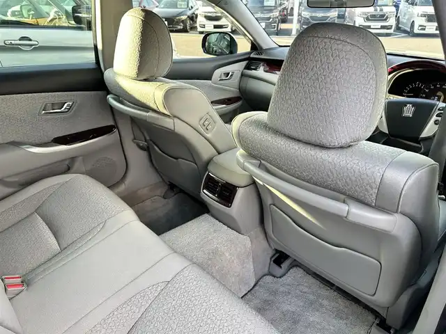 トヨタ クラウン ロイヤル ロイヤルサルーン 島根県 2012(平24)年 9.6万km ダークブルーマイカ 登録時走行距離95594km/取説/保証書/純正HDDナビ/CD/DVD/フルセグ/ビルトインETC/バックカメラ/プッシュスタート/クルーズコントロール/D/Nパワーシート/純正16インチアルミホイール/HIDオートライト/スマートキー/純正フロアマット/禁煙車