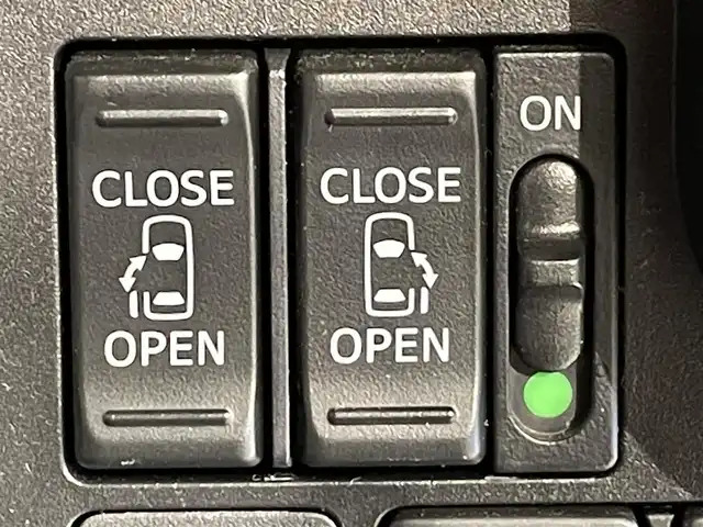 トヨタ ルーミー カスタムG S 愛知県 2017(平29)年 1.7万km ブラックマイカ/マゼンダベリーメタリック 純正ナビ【NSCD-W66】/両側パワースライドドア/衝突軽減ブレーキ/クルーズコントロール/クリアランスソナー/車線逸脱警報/先行車発進告知/バックカメラ/ドライブレコーダー/ビルトインＥＴＣ/アクセサリーソケット/ＩＳＯＦＩＸ/LEDヘッドライト/アイドリングストップ/フロアマット/純正１４インチアルミホイール