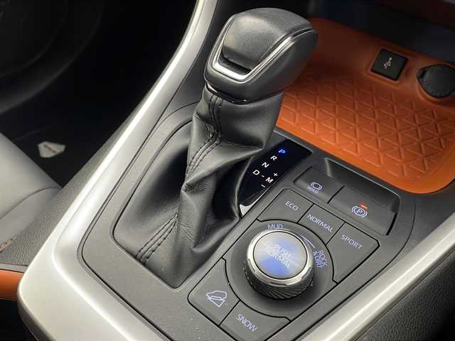 トヨタ ＲＡＶ４ アドベンチャー 栃木県 2021(令3)年 3.2万km アーバンカーキ 純正ディスプレイオーディオ/・AM/FM/フルセグ/BT/Miracast/全周囲カメラ/トヨタセーフティセンス/・衝突軽減ブレーキ/・レーダークルーズコントロール/・レーンキープアシスト/・ブラインドスポットモニター/・クリアランスソナー/・パーキングサポートブレーキ/・オートハイビーム/ダウンヒルアシストコントロール/電動パーキング/D席パワーシート/LEDヘッドランプ/オートライト/純正19インチAW/ETC2.0/前後ドライブレコーダー/USB入力端子/保証書/取扱説明書