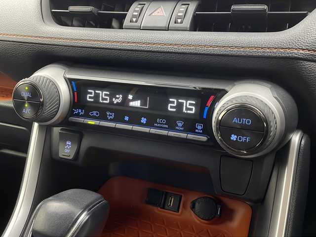 トヨタ ＲＡＶ４ アドベンチャー 栃木県 2021(令3)年 3.2万km アーバンカーキ 純正ディスプレイオーディオ/・AM/FM/フルセグ/BT/Miracast/全周囲カメラ/トヨタセーフティセンス/・衝突軽減ブレーキ/・レーダークルーズコントロール/・レーンキープアシスト/・ブラインドスポットモニター/・クリアランスソナー/・パーキングサポートブレーキ/・オートハイビーム/ダウンヒルアシストコントロール/電動パーキング/D席パワーシート/LEDヘッドランプ/オートライト/純正19インチAW/ETC2.0/前後ドライブレコーダー/USB入力端子/保証書/取扱説明書