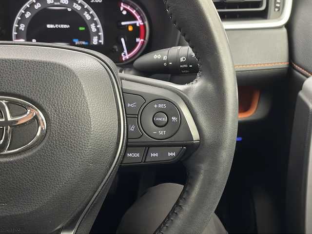 トヨタ ＲＡＶ４ アドベンチャー 栃木県 2021(令3)年 3.2万km アーバンカーキ 純正ディスプレイオーディオ/・AM/FM/フルセグ/BT/Miracast/全周囲カメラ/トヨタセーフティセンス/・衝突軽減ブレーキ/・レーダークルーズコントロール/・レーンキープアシスト/・ブラインドスポットモニター/・クリアランスソナー/・パーキングサポートブレーキ/・オートハイビーム/ダウンヒルアシストコントロール/電動パーキング/D席パワーシート/LEDヘッドランプ/オートライト/純正19インチAW/ETC2.0/前後ドライブレコーダー/USB入力端子/保証書/取扱説明書