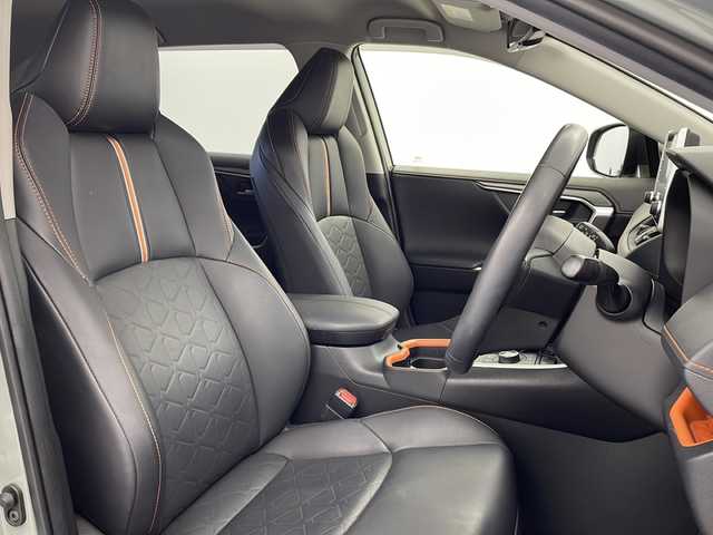 トヨタ ＲＡＶ４ アドベンチャー 栃木県 2021(令3)年 3.2万km アーバンカーキ 純正ディスプレイオーディオ/・AM/FM/フルセグ/BT/Miracast/全周囲カメラ/トヨタセーフティセンス/・衝突軽減ブレーキ/・レーダークルーズコントロール/・レーンキープアシスト/・ブラインドスポットモニター/・クリアランスソナー/・パーキングサポートブレーキ/・オートハイビーム/ダウンヒルアシストコントロール/電動パーキング/D席パワーシート/LEDヘッドランプ/オートライト/純正19インチAW/ETC2.0/前後ドライブレコーダー/USB入力端子/保証書/取扱説明書