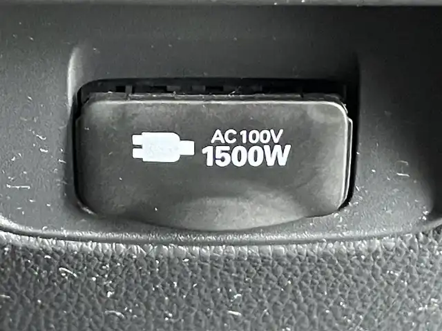 トヨタ ヴォクシー ハイブリッド S－Z 香川県 2023(令5)年 4.1万km ホワイトパールクリスタルシャイン 純正10.5インチディスプレイオーディオ/→ナビゲーションシステム/→CD/DVD再生/→HDMI接続/パノラミックビューモニター/レーダークルーズコントロール/ブラインドスポットモニター/ヘッドアップディスプレイ/デジタルインナーミラー/ビルトインETC/シートヒーター/ハーフレザーシート/両側パワースライドドア/キャプテンシート/トヨタセーフティセンス/クリアランスソナー/LEDオートライト/オートハイビーム/プッシュスタート/スマートキー