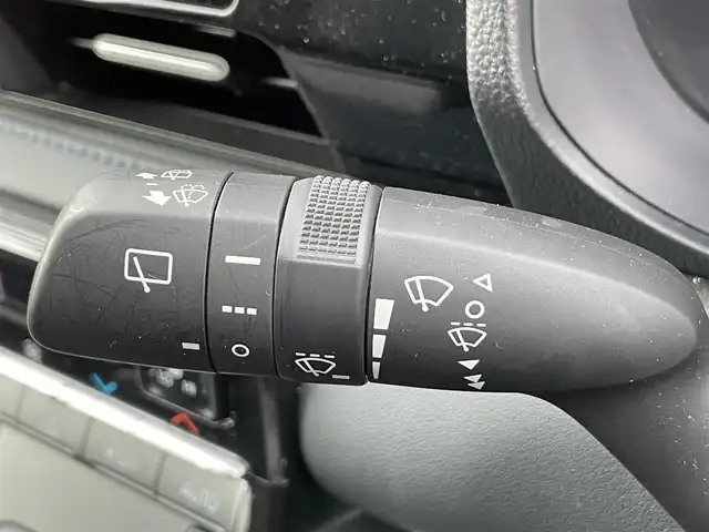 トヨタ ヴォクシー ハイブリッド S－Z 香川県 2023(令5)年 4.1万km ホワイトパールクリスタルシャイン 純正10.5インチディスプレイオーディオ/→ナビゲーションシステム/→CD/DVD再生/→HDMI接続/パノラミックビューモニター/レーダークルーズコントロール/ブラインドスポットモニター/ヘッドアップディスプレイ/デジタルインナーミラー/ビルトインETC/シートヒーター/ハーフレザーシート/両側パワースライドドア/キャプテンシート/トヨタセーフティセンス/クリアランスソナー/LEDオートライト/オートハイビーム/プッシュスタート/スマートキー