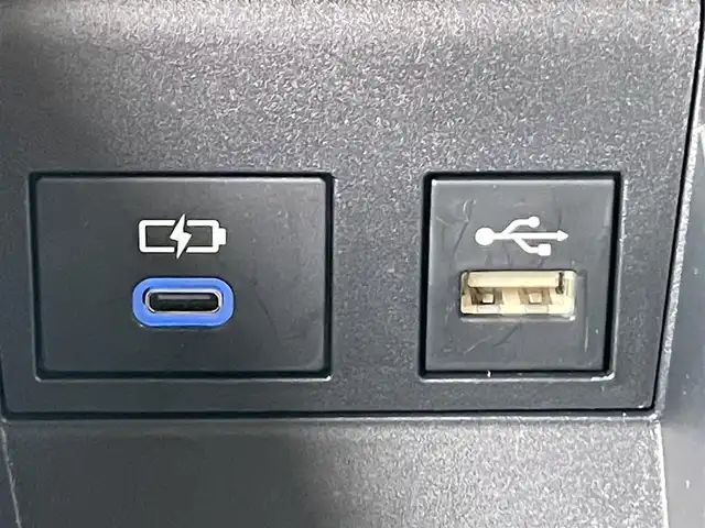 トヨタ ヴォクシー ハイブリッド S－Z 香川県 2023(令5)年 4.1万km ホワイトパールクリスタルシャイン 純正10.5インチディスプレイオーディオ/→ナビゲーションシステム/→CD/DVD再生/→HDMI接続/パノラミックビューモニター/レーダークルーズコントロール/ブラインドスポットモニター/ヘッドアップディスプレイ/デジタルインナーミラー/ビルトインETC/シートヒーター/ハーフレザーシート/両側パワースライドドア/キャプテンシート/トヨタセーフティセンス/クリアランスソナー/LEDオートライト/オートハイビーム/プッシュスタート/スマートキー