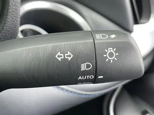 トヨタ ヴォクシー ハイブリッド S－Z 香川県 2023(令5)年 4.1万km ホワイトパールクリスタルシャイン 純正10.5インチディスプレイオーディオ/→ナビゲーションシステム/→CD/DVD再生/→HDMI接続/パノラミックビューモニター/レーダークルーズコントロール/ブラインドスポットモニター/ヘッドアップディスプレイ/デジタルインナーミラー/ビルトインETC/シートヒーター/ハーフレザーシート/両側パワースライドドア/キャプテンシート/トヨタセーフティセンス/クリアランスソナー/LEDオートライト/オートハイビーム/プッシュスタート/スマートキー