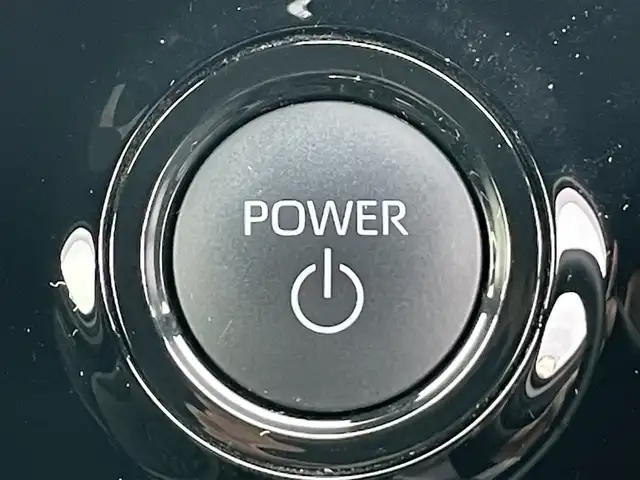 トヨタ ヴォクシー ハイブリッド S－Z 香川県 2023(令5)年 4.1万km ホワイトパールクリスタルシャイン 純正10.5インチディスプレイオーディオ/→ナビゲーションシステム/→CD/DVD再生/→HDMI接続/パノラミックビューモニター/レーダークルーズコントロール/ブラインドスポットモニター/ヘッドアップディスプレイ/デジタルインナーミラー/ビルトインETC/シートヒーター/ハーフレザーシート/両側パワースライドドア/キャプテンシート/トヨタセーフティセンス/クリアランスソナー/LEDオートライト/オートハイビーム/プッシュスタート/スマートキー