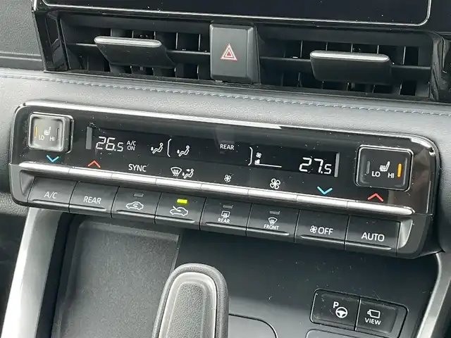 トヨタ ヴォクシー ハイブリッド S－Z 香川県 2023(令5)年 4.1万km ホワイトパールクリスタルシャイン 純正10.5インチディスプレイオーディオ/→ナビゲーションシステム/→CD/DVD再生/→HDMI接続/パノラミックビューモニター/レーダークルーズコントロール/ブラインドスポットモニター/ヘッドアップディスプレイ/デジタルインナーミラー/ビルトインETC/シートヒーター/ハーフレザーシート/両側パワースライドドア/キャプテンシート/トヨタセーフティセンス/クリアランスソナー/LEDオートライト/オートハイビーム/プッシュスタート/スマートキー