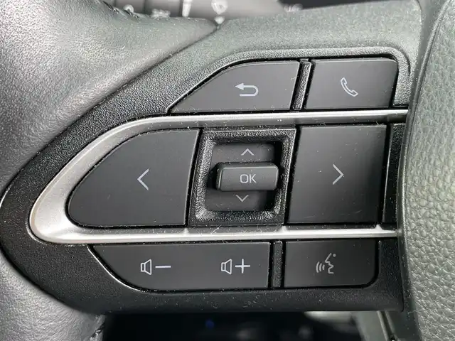 トヨタ ヴォクシー ハイブリッド S－Z 香川県 2023(令5)年 4.1万km ホワイトパールクリスタルシャイン 純正10.5インチディスプレイオーディオ/→ナビゲーションシステム/→CD/DVD再生/→HDMI接続/パノラミックビューモニター/レーダークルーズコントロール/ブラインドスポットモニター/ヘッドアップディスプレイ/デジタルインナーミラー/ビルトインETC/シートヒーター/ハーフレザーシート/両側パワースライドドア/キャプテンシート/トヨタセーフティセンス/クリアランスソナー/LEDオートライト/オートハイビーム/プッシュスタート/スマートキー