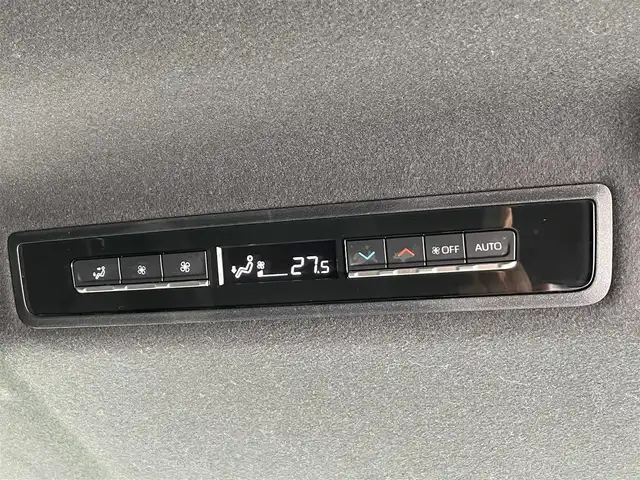 トヨタ ヴォクシー ハイブリッド S－Z 香川県 2023(令5)年 4.1万km ホワイトパールクリスタルシャイン 純正10.5インチディスプレイオーディオ/→ナビゲーションシステム/→CD/DVD再生/→HDMI接続/パノラミックビューモニター/レーダークルーズコントロール/ブラインドスポットモニター/ヘッドアップディスプレイ/デジタルインナーミラー/ビルトインETC/シートヒーター/ハーフレザーシート/両側パワースライドドア/キャプテンシート/トヨタセーフティセンス/クリアランスソナー/LEDオートライト/オートハイビーム/プッシュスタート/スマートキー