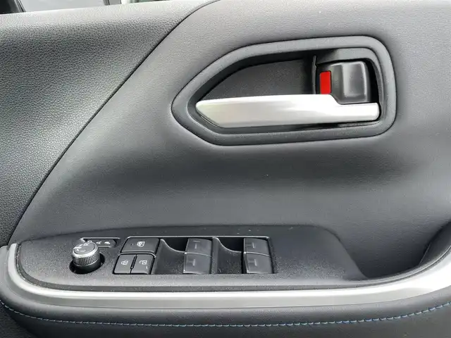 トヨタ ヴォクシー ハイブリッド S－Z 香川県 2023(令5)年 4.1万km ホワイトパールクリスタルシャイン 純正10.5インチディスプレイオーディオ/→ナビゲーションシステム/→CD/DVD再生/→HDMI接続/パノラミックビューモニター/レーダークルーズコントロール/ブラインドスポットモニター/ヘッドアップディスプレイ/デジタルインナーミラー/ビルトインETC/シートヒーター/ハーフレザーシート/両側パワースライドドア/キャプテンシート/トヨタセーフティセンス/クリアランスソナー/LEDオートライト/オートハイビーム/プッシュスタート/スマートキー