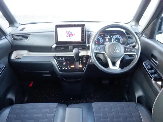 三菱 デリカミニ T プレミアム 静岡県 2024(令6)年 2.6万km アメジストブラック/シルキーホワイト  ワンオーナー(保証書あり)/ 純正ナビ(MM223D-LM)/ 全方位モニター/ e-Assist/ 両側パワースライドドア/ パドルシフト/ ビルトインETC2.0/ 純正ドライブレコーダー/ スマートキー/ プッシュスタート/ ハーフレザーシート/ 前席シートヒーター/ 純正15インチアルミ/ 純正LEDヘッドライト/ フォグランプ/ 純正フロアマット