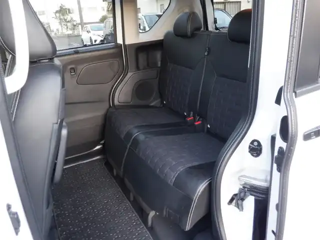 三菱 デリカミニ T プレミアム 静岡県 2024(令6)年 2.6万km アメジストブラック/シルキーホワイト  ワンオーナー(保証書あり)/ 純正ナビ(MM223D-LM)/ 全方位モニター/ e-Assist/ 両側パワースライドドア/ パドルシフト/ ビルトインETC2.0/ 純正ドライブレコーダー/ スマートキー/ プッシュスタート/ ハーフレザーシート/ 前席シートヒーター/ 純正15インチアルミ/ 純正LEDヘッドライト/ フォグランプ/ 純正フロアマット