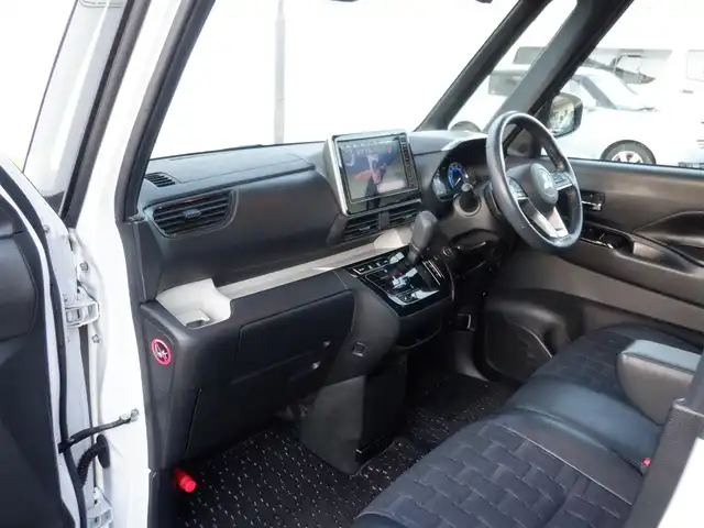 三菱 デリカミニ T プレミアム 静岡県 2024(令6)年 2.6万km アメジストブラック/シルキーホワイト  ワンオーナー(保証書あり)/ 純正ナビ(MM223D-LM)/ 全方位モニター/ e-Assist/ 両側パワースライドドア/ パドルシフト/ ビルトインETC2.0/ 純正ドライブレコーダー/ スマートキー/ プッシュスタート/ ハーフレザーシート/ 前席シートヒーター/ 純正15インチアルミ/ 純正LEDヘッドライト/ フォグランプ/ 純正フロアマット