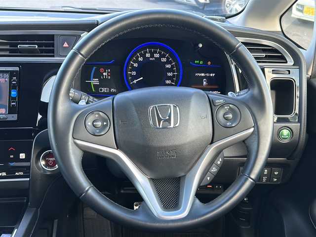 ホンダ シャトル ハイブリッド Z 茨城県 2017(平29)年 1.5万km ミッドナイトブルービームM ワンオーナー/純正ディーラーナビ/　　【ワンセグ、BT、CD、DVD】/バックカメラ/あんしんパッケージ/コンフォートビューパッケージ/前後コーナーセンサー/ハーフレザーシート/純正16インチAW/LEDオートライト/純正フロアマット/プッシュスタート/スマートキー/ETC/本革巻ステアリング/LED室内灯/プラズマクラスター付きAC/スーパーUVカットフロントガラス/IRカットフロントウィンドウ、ドアガラス/ステンレス製スポーツペダル/パドルシフト/前後シートヒーター