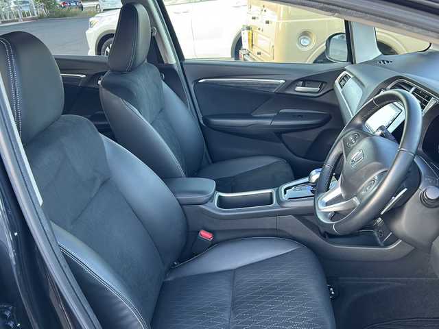 ホンダ シャトル ハイブリッド Z 茨城県 2017(平29)年 1.5万km ミッドナイトブルービームM ワンオーナー/純正ディーラーナビ/　　【ワンセグ、BT、CD、DVD】/バックカメラ/あんしんパッケージ/コンフォートビューパッケージ/前後コーナーセンサー/ハーフレザーシート/純正16インチAW/LEDオートライト/純正フロアマット/プッシュスタート/スマートキー/ETC/本革巻ステアリング/LED室内灯/プラズマクラスター付きAC/スーパーUVカットフロントガラス/IRカットフロントウィンドウ、ドアガラス/ステンレス製スポーツペダル/パドルシフト/前後シートヒーター