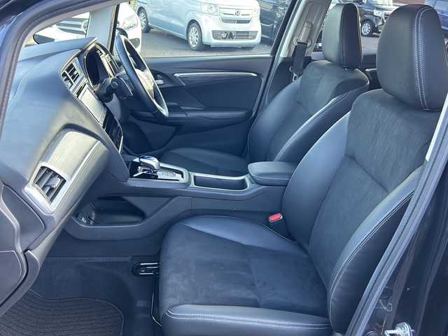 ホンダ シャトル ハイブリッド Z 茨城県 2017(平29)年 1.5万km ミッドナイトブルービームM ワンオーナー/純正ディーラーナビ/　　【ワンセグ、BT、CD、DVD】/バックカメラ/あんしんパッケージ/コンフォートビューパッケージ/前後コーナーセンサー/ハーフレザーシート/純正16インチAW/LEDオートライト/純正フロアマット/プッシュスタート/スマートキー/ETC/本革巻ステアリング/LED室内灯/プラズマクラスター付きAC/スーパーUVカットフロントガラス/IRカットフロントウィンドウ、ドアガラス/ステンレス製スポーツペダル/パドルシフト/前後シートヒーター