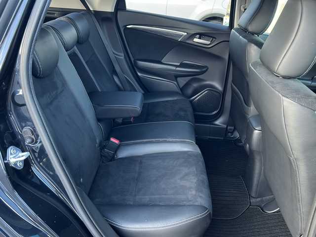 ホンダ シャトル ハイブリッド Z 茨城県 2017(平29)年 1.5万km ミッドナイトブルービームM ワンオーナー/純正ディーラーナビ/　　【ワンセグ、BT、CD、DVD】/バックカメラ/あんしんパッケージ/コンフォートビューパッケージ/前後コーナーセンサー/ハーフレザーシート/純正16インチAW/LEDオートライト/純正フロアマット/プッシュスタート/スマートキー/ETC/本革巻ステアリング/LED室内灯/プラズマクラスター付きAC/スーパーUVカットフロントガラス/IRカットフロントウィンドウ、ドアガラス/ステンレス製スポーツペダル/パドルシフト/前後シートヒーター