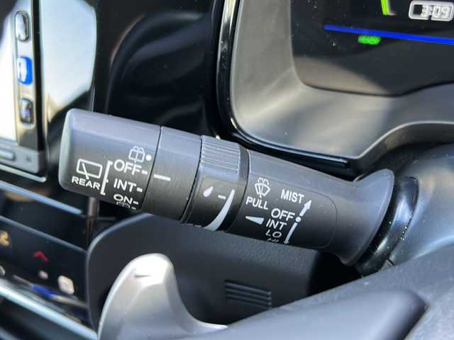 ホンダ シャトル ハイブリッド Z 茨城県 2017(平29)年 1.5万km ミッドナイトブルービームM ワンオーナー/純正ディーラーナビ/　　【ワンセグ、BT、CD、DVD】/バックカメラ/あんしんパッケージ/コンフォートビューパッケージ/前後コーナーセンサー/ハーフレザーシート/純正16インチAW/LEDオートライト/純正フロアマット/プッシュスタート/スマートキー/ETC/本革巻ステアリング/LED室内灯/プラズマクラスター付きAC/スーパーUVカットフロントガラス/IRカットフロントウィンドウ、ドアガラス/ステンレス製スポーツペダル/パドルシフト/前後シートヒーター