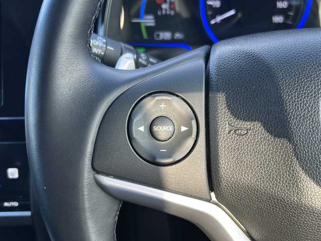 ホンダ シャトル ハイブリッド Z 茨城県 2017(平29)年 1.5万km ミッドナイトブルービームM ワンオーナー/純正ディーラーナビ/　　【ワンセグ、BT、CD、DVD】/バックカメラ/あんしんパッケージ/コンフォートビューパッケージ/前後コーナーセンサー/ハーフレザーシート/純正16インチAW/LEDオートライト/純正フロアマット/プッシュスタート/スマートキー/ETC/本革巻ステアリング/LED室内灯/プラズマクラスター付きAC/スーパーUVカットフロントガラス/IRカットフロントウィンドウ、ドアガラス/ステンレス製スポーツペダル/パドルシフト/前後シートヒーター