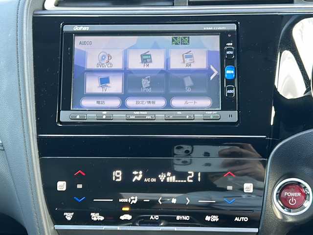 ホンダ シャトル ハイブリッド Z 茨城県 2017(平29)年 1.5万km ミッドナイトブルービームM ワンオーナー/純正ディーラーナビ/　　【ワンセグ、BT、CD、DVD】/バックカメラ/あんしんパッケージ/コンフォートビューパッケージ/前後コーナーセンサー/ハーフレザーシート/純正16インチAW/LEDオートライト/純正フロアマット/プッシュスタート/スマートキー/ETC/本革巻ステアリング/LED室内灯/プラズマクラスター付きAC/スーパーUVカットフロントガラス/IRカットフロントウィンドウ、ドアガラス/ステンレス製スポーツペダル/パドルシフト/前後シートヒーター