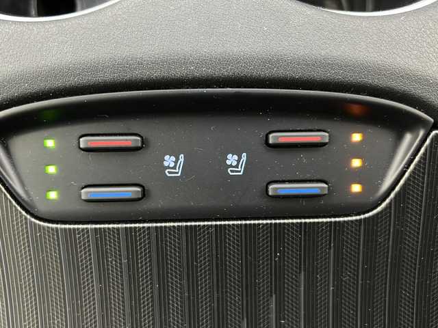 トヨタ ハリアー ハイブリッド Z レザーパッケージ 宮城県 2021(令3)年 4.4万km ホワイトパールクリスタルシャイン 禁煙車/トヨタセーフティセンス/・レーダークルーズコントロール/・レーントレーシングアシスト/・プリクラッシュセーフティ/・オートマチックハイビーム/ブラインドスポットモニター/パノラミックビューモニター/純正12.3インチナビ/・BT/USB/AUX/Miracast/本革レザーシート/JBLサウンド/デジタルインナーミラー/革巻きステアリング/ステアリングスイッチ/前席パワーシート/前席シートヒーター/前席エアーシート/ステアリングヒーター/電動リアゲート/純正LEDヘッドライト/純正LEDフォグランプ/ドライブレコーダー（F/R）/プッシュスタート/スマートキー/純正ビルトインETC2.0/純正19インチアルミホイール/純正フロアマット/純正ドアバイザー