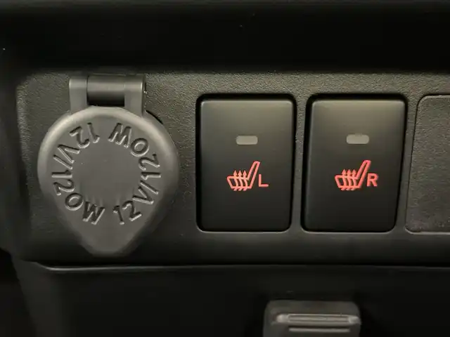 トヨタ ルーミー カスタムG－T 神奈川県 2025(令7)年 0.1千km ブラックマイカメタリック/パールホワイト2トーン 純正9インチディスプレイオーディオ/AM/FM/フルセグ/Bluetooth/・Apple Carplay/AndroidAut対応/スマートアシスト/・衝突被害軽減ブレーキ/・衝突警報機能/・車線逸脱警報機能/・路外逸脱警報機能/・ふらつき警報/・ブレーキ制御付き誤発進抑制機能/・先行者発進お知らせ機能/・アダプティブドライビングビーム/・サイドビューランプ/・コーナーセンサー/・標識認識機能/・アダプティブクルーズコントロール/パノラミックビューパッケージ/・パノラミックビューモニター/・ステアリングスイッチ(ビューモニター操作)/フルフラットシート/LEDヘッドライト/両側パワースライドドア/D+N席シートヒーター/スペアキー/アイドリングストップ/取扱説明書