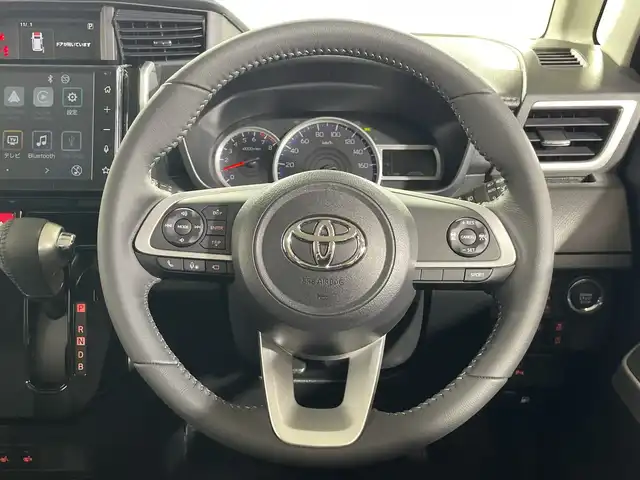 トヨタ ルーミー カスタムG－T 神奈川県 2025(令7)年 0.1千km ブラックマイカメタリック/パールホワイト2トーン 純正9インチディスプレイオーディオ/AM/FM/フルセグ/Bluetooth/・Apple Carplay/AndroidAut対応/スマートアシスト/・衝突被害軽減ブレーキ/・衝突警報機能/・車線逸脱警報機能/・路外逸脱警報機能/・ふらつき警報/・ブレーキ制御付き誤発進抑制機能/・先行者発進お知らせ機能/・アダプティブドライビングビーム/・サイドビューランプ/・コーナーセンサー/・標識認識機能/・アダプティブクルーズコントロール/パノラミックビューパッケージ/・パノラミックビューモニター/・ステアリングスイッチ(ビューモニター操作)/フルフラットシート/LEDヘッドライト/両側パワースライドドア/D+N席シートヒーター/スペアキー/アイドリングストップ/取扱説明書