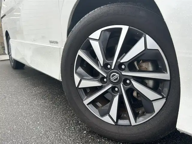 日産 セレナ ハイウェイスター V 福岡県 2020(令2)年 2.9万km ブリリアントホワイトパール 純正10型SDナビ（フルセグTV/CD/DVD/BT）アラウンドビューモニター後席モニタープロパイロットエマージェンシーブレーキコーナーセンサーBSM両側パワスラ前後ドラレコETCUSBポート純正16インチアルミホイール純正LEDヘッドライトフロアマットプッシュスタートスマートキー