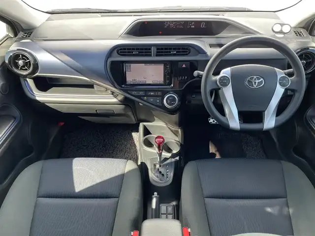 トヨタ アクア S 福岡県 2015(平27)年 5.6万km ライムホワイトパールクリスタルシャイン 純正ナビ（ＮＳＺＮ－Ｗ６４Ｔ）/フルセグTV/CD/DVD/BT/SD/AM/FM/バックカメラ/スマートキー/プッシュスタート/ステアリングリモコン/オートライト/フォグランプ/ビルトインETC/電格ミラー/ヘッドライトレベライザー/テレビキャンセラー/ドアバイザー/オートエアコン