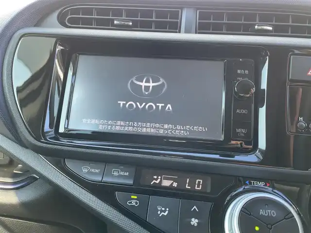 トヨタ アクア S 福岡県 2015(平27)年 5.6万km ライムホワイトパールクリスタルシャイン 純正ナビ（ＮＳＺＮ－Ｗ６４Ｔ）/フルセグTV/CD/DVD/BT/SD/AM/FM/バックカメラ/スマートキー/プッシュスタート/ステアリングリモコン/オートライト/フォグランプ/ビルトインETC/電格ミラー/ヘッドライトレベライザー/テレビキャンセラー/ドアバイザー/オートエアコン