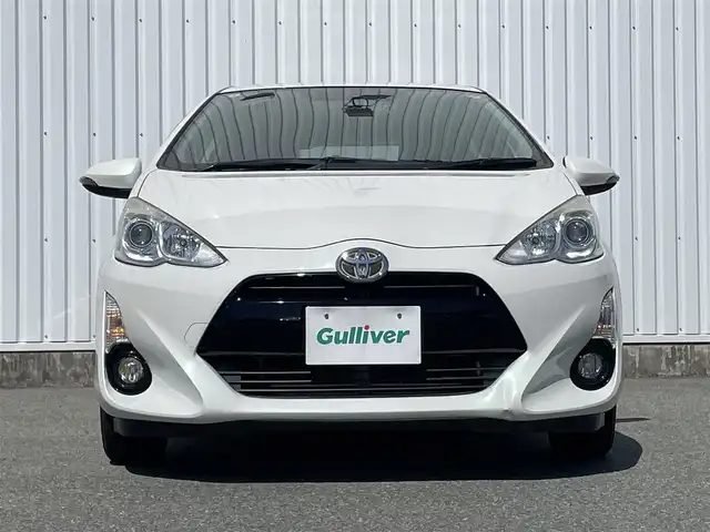 トヨタ アクア S 福岡県 2015(平27)年 5.6万km ライムホワイトパールクリスタルシャイン 純正ナビ（ＮＳＺＮ－Ｗ６４Ｔ）/フルセグTV/CD/DVD/BT/SD/AM/FM/バックカメラ/スマートキー/プッシュスタート/ステアリングリモコン/オートライト/フォグランプ/ビルトインETC/電格ミラー/ヘッドライトレベライザー/テレビキャンセラー/ドアバイザー/オートエアコン