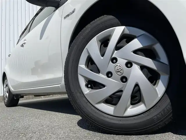 トヨタ アクア S 福岡県 2015(平27)年 5.6万km ライムホワイトパールクリスタルシャイン 純正ナビ（ＮＳＺＮ－Ｗ６４Ｔ）/フルセグTV/CD/DVD/BT/SD/AM/FM/バックカメラ/スマートキー/プッシュスタート/ステアリングリモコン/オートライト/フォグランプ/ビルトインETC/電格ミラー/ヘッドライトレベライザー/テレビキャンセラー/ドアバイザー/オートエアコン