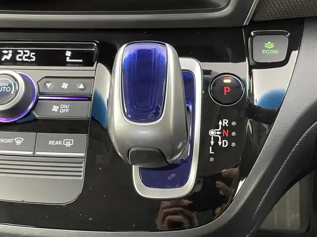 ホンダ フリード＋ ハイブリット G ホンダセンシング 千葉県 2016(平28)年 8.3万km ブルーホライゾンM 禁煙車/ホンダセンシング /・アダプティブ・クルーズ・コントロール（ACC）/・車線維持支援システム（LKAS）/・衝突軽減ブレーキ（CMBS）/・誤発進抑制機能（前進）/・歩行者事故低減ステアリング/・路外逸脱抑制機能/・先行車発進お知らせ機能/・標識認識機能/純正メモリナビ/　CD/DVD/BT/フルセグ/両側パワースライドドア/ビルトインETC/スマートキー＆プッシュスタート/ステアリングスイッチ/純正フロアマット