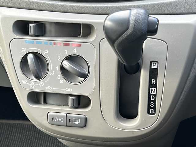 ダイハツ ミラ イース Lf メモリアルエディション 秋田県 2013(平25)年 3.1万km ライトローズマイカメタリック 4WD/ワンオーナー/保証書、取説、記録簿/社外CDデッキ/CD、AM・FMラジオ、AUX/アイドリングストップ/純正ホイールキャップ/スタッドレスタイヤ積込/ドアバイザー/スペアキー