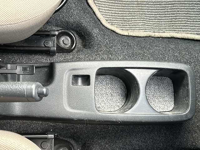 ダイハツ ミラ イース Lf メモリアルエディション 秋田県 2013(平25)年 3.1万km ライトローズマイカメタリック 4WD/ワンオーナー/保証書、取説、記録簿/社外CDデッキ/CD、AM・FMラジオ、AUX/アイドリングストップ/純正ホイールキャップ/スタッドレスタイヤ積込/ドアバイザー/スペアキー