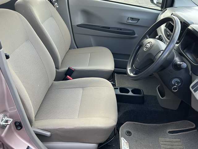 ダイハツ ミラ イース Lf メモリアルエディション 秋田県 2013(平25)年 3.1万km ライトローズマイカメタリック 4WD/ワンオーナー/保証書、取説、記録簿/社外CDデッキ/CD、AM・FMラジオ、AUX/アイドリングストップ/純正ホイールキャップ/スタッドレスタイヤ積込/ドアバイザー/スペアキー