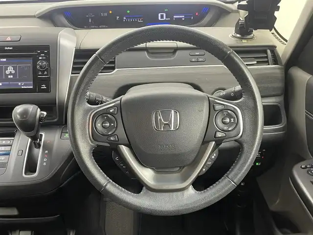 ホンダ フリード G ホンダセンシング 埼玉県 2018(平30)年 2.8万km プレミアムスパークルブラックパール 純正ナビ　バックカメラ　ビルトインＥＴＣ　ホンダセンシング　アダプティブクルーズコントロール　両側パワースライドドア　ハーフレザー　プッシュスタート　純正アルミホイール　オートライト　ＬＥＤライト