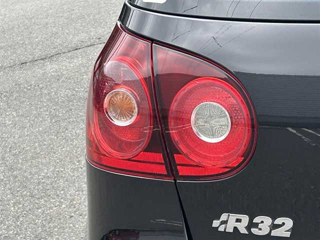 フォルクスワーゲン ゴルフ R32 山形県 2006(平18)年 11万km 黒 禁煙車/4WD/社外メモリーナビ/・TV/AM/FM/DVD/盗難防止装置/キセノンヘッドライト/レザーシート/レカロシート（D/N席）/レーダー探知機/リモコンキー/パドルシフト/電動格納ミラー/AAC/フロアマット/ドアバイザー/ETC/保証書/取扱説明書
