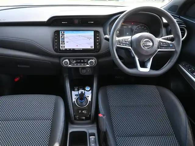 日産 キックス X 千葉県 2020(令2)年 5.2万km ダークブルー エマージェンシーブレーキ/プロパイロット/インテリジェントクルーズコントロール/インテリジェントルームミラー/ハーフレザーシート/前席シートヒーター/純正SDナビ/地デジTV/【DVD/CD再生機能　Bluetooth接続】/アラウンドビューモニター/ドライブレコーダー/革巻きステアリング/ステアリングヒーター/ステアリングスイッチ/ETC/LEDヘッドライト/フォグライト/ウインカーミラー/コーナーセンサー/純正17インチアルミホイル/サイド/カーテンエアバッグ/インテリジェントキー