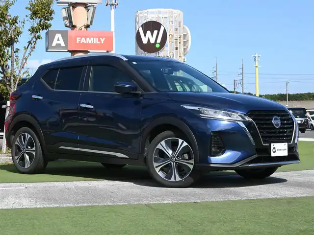 日産 キックス X 千葉県 2020(令2)年 5.2万km ダークブルー エマージェンシーブレーキ/プロパイロット/インテリジェントクルーズコントロール/インテリジェントルームミラー/ハーフレザーシート/前席シートヒーター/純正SDナビ/地デジTV/【DVD/CD再生機能　Bluetooth接続】/アラウンドビューモニター/ドライブレコーダー/革巻きステアリング/ステアリングヒーター/ステアリングスイッチ/ETC/LEDヘッドライト/フォグライト/ウインカーミラー/コーナーセンサー/純正17インチアルミホイル/サイド/カーテンエアバッグ/インテリジェントキー