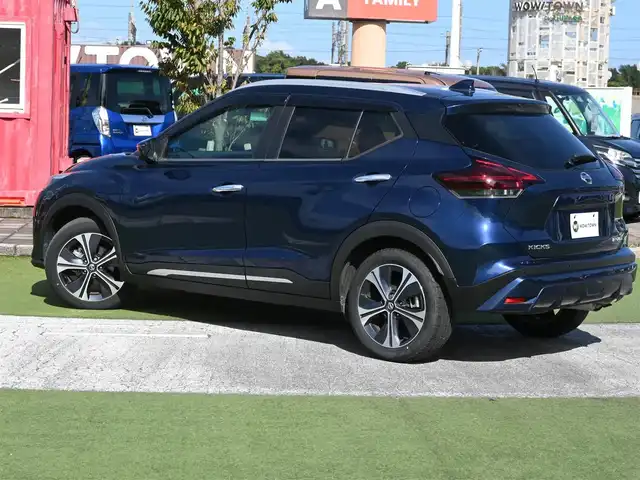 日産 キックス X 千葉県 2020(令2)年 5.2万km ダークブルー エマージェンシーブレーキ/プロパイロット/インテリジェントクルーズコントロール/インテリジェントルームミラー/ハーフレザーシート/前席シートヒーター/純正SDナビ/地デジTV/【DVD/CD再生機能　Bluetooth接続】/アラウンドビューモニター/ドライブレコーダー/革巻きステアリング/ステアリングヒーター/ステアリングスイッチ/ETC/LEDヘッドライト/フォグライト/ウインカーミラー/コーナーセンサー/純正17インチアルミホイル/サイド/カーテンエアバッグ/インテリジェントキー