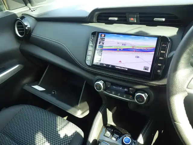 日産 キックス X 千葉県 2020(令2)年 5.2万km ダークブルー エマージェンシーブレーキ/プロパイロット/インテリジェントクルーズコントロール/インテリジェントルームミラー/ハーフレザーシート/前席シートヒーター/純正SDナビ/地デジTV/【DVD/CD再生機能　Bluetooth接続】/アラウンドビューモニター/ドライブレコーダー/革巻きステアリング/ステアリングヒーター/ステアリングスイッチ/ETC/LEDヘッドライト/フォグライト/ウインカーミラー/コーナーセンサー/純正17インチアルミホイル/サイド/カーテンエアバッグ/インテリジェントキー