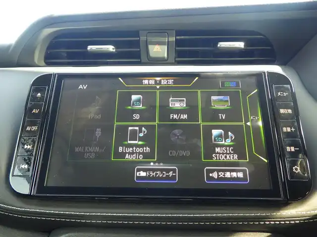日産 キックス X 千葉県 2020(令2)年 5.2万km ダークブルー エマージェンシーブレーキ/プロパイロット/インテリジェントクルーズコントロール/インテリジェントルームミラー/ハーフレザーシート/前席シートヒーター/純正SDナビ/地デジTV/【DVD/CD再生機能　Bluetooth接続】/アラウンドビューモニター/ドライブレコーダー/革巻きステアリング/ステアリングヒーター/ステアリングスイッチ/ETC/LEDヘッドライト/フォグライト/ウインカーミラー/コーナーセンサー/純正17インチアルミホイル/サイド/カーテンエアバッグ/インテリジェントキー