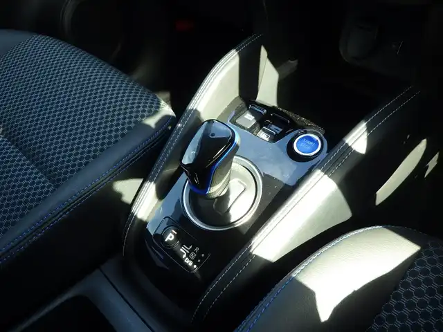 日産 キックス X 千葉県 2020(令2)年 5.2万km ダークブルー エマージェンシーブレーキ/プロパイロット/インテリジェントクルーズコントロール/インテリジェントルームミラー/ハーフレザーシート/前席シートヒーター/純正SDナビ/地デジTV/【DVD/CD再生機能　Bluetooth接続】/アラウンドビューモニター/ドライブレコーダー/革巻きステアリング/ステアリングヒーター/ステアリングスイッチ/ETC/LEDヘッドライト/フォグライト/ウインカーミラー/コーナーセンサー/純正17インチアルミホイル/サイド/カーテンエアバッグ/インテリジェントキー