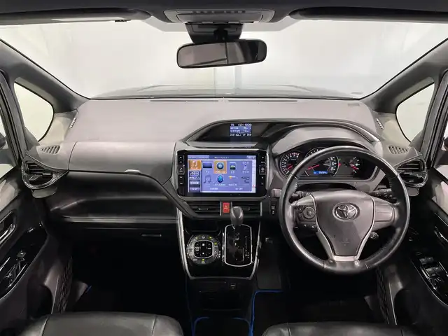 トヨタ ヴォクシー ZS 煌Ⅱ 愛知県 2019(令1)年 5.6万km ブラック アルパインＢＩＧＸ１１インチナビ/モデリスタエアロ/両側パワースライドドア/衝突軽減ブレーキ/車線逸脱警報/クリアランスソナー/先行車発進告知/オートハイビーム/クルーズコントロール/バックカメラ/ビルトインＥＴＣ/USB＆HDMI入力端子/ＬＥＤヘッドライト/アイドリングストップ/シートカバー/エムズスピードフロアマット/純正16インチアルミホイール