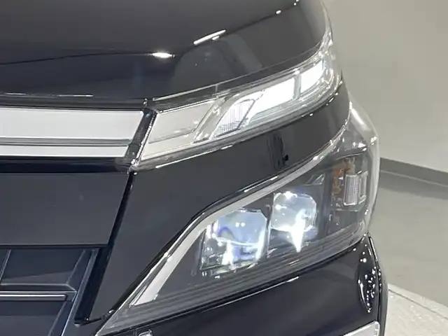 トヨタ ヴォクシー ZS 煌Ⅱ 愛知県 2019(令1)年 5.6万km ブラック アルパインＢＩＧＸ１１インチナビ/モデリスタエアロ/両側パワースライドドア/衝突軽減ブレーキ/車線逸脱警報/クリアランスソナー/先行車発進告知/オートハイビーム/クルーズコントロール/バックカメラ/ビルトインＥＴＣ/USB＆HDMI入力端子/ＬＥＤヘッドライト/アイドリングストップ/シートカバー/エムズスピードフロアマット/純正16インチアルミホイール